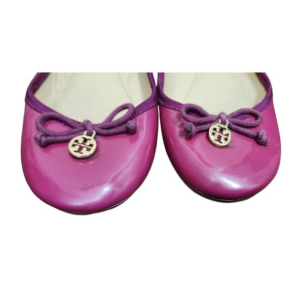 Tory Burch Pink Patent Leather Ballet Flats Gold Logo Charm Size 7.5 - Picture 3 of 7
